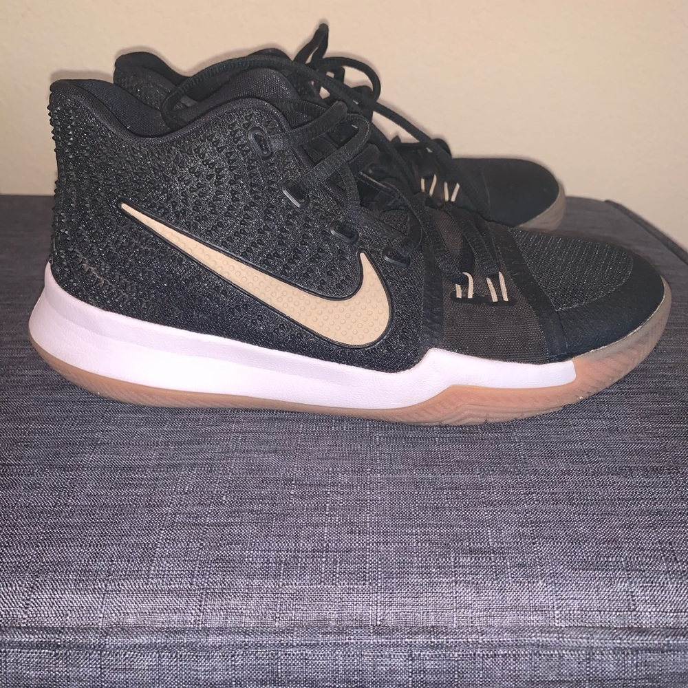 Gently used Kyrie 4s